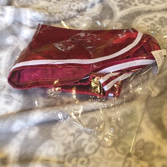 NWOT Women's Fashion Red Shorte - Picture 5 of 5